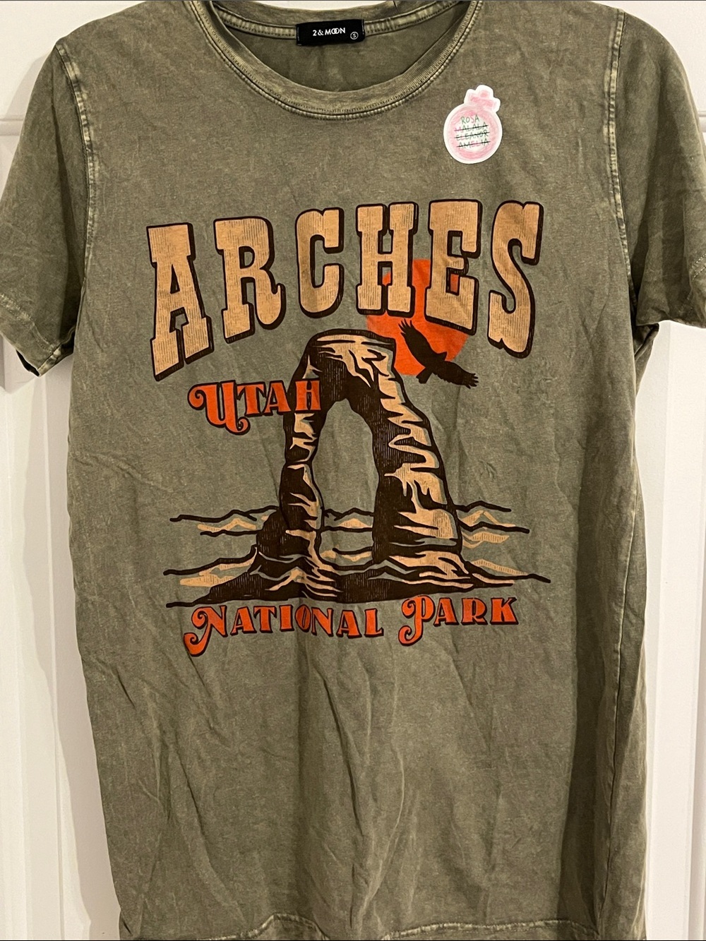 2&|Moon Arches National Park Graphic Tee - Olive Green
